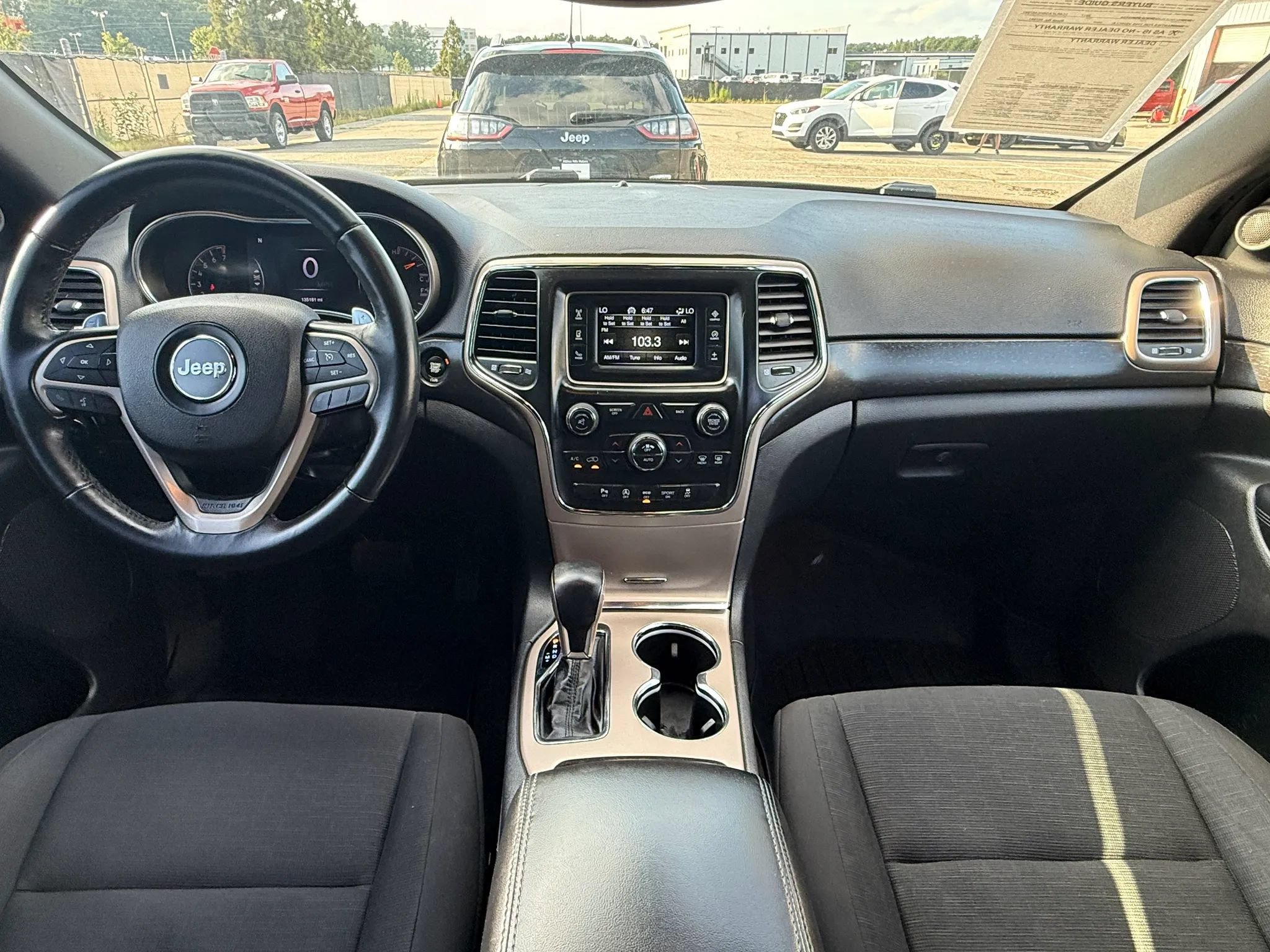 Used 2017 Jeep Grand Cherokee Laredo AWD/4WD image 3