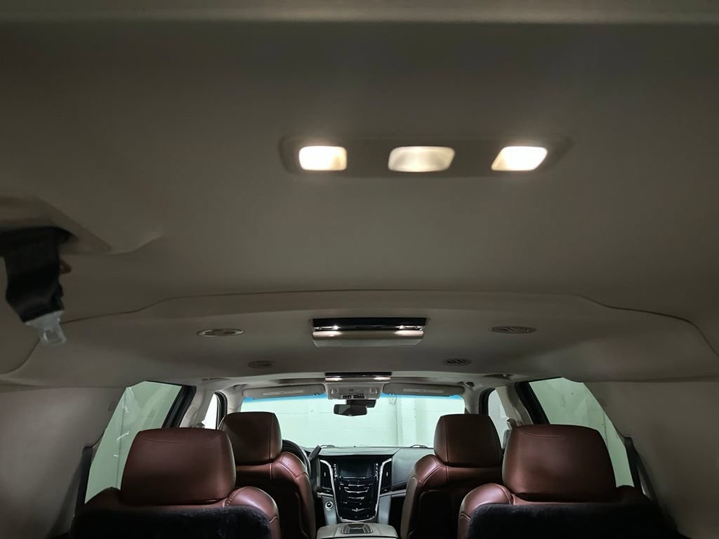 Used 2018 Cadillac Escalade ESV Premium Luxury RWD image 15
