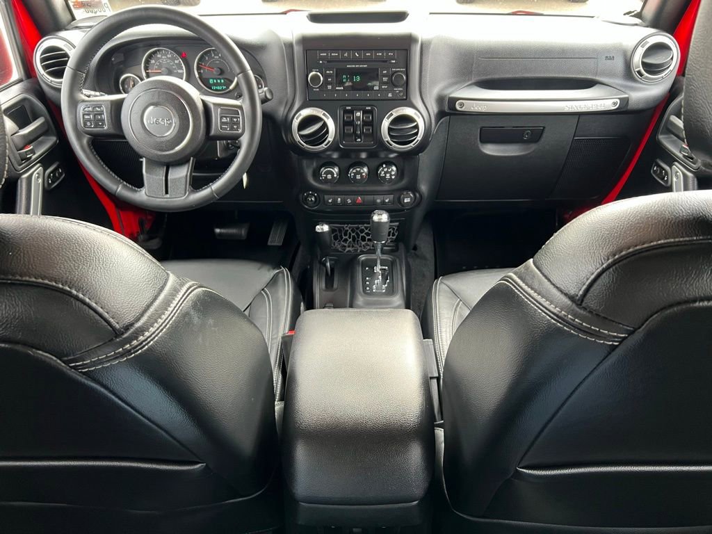 Used 2015 Jeep Wrangler Unlimited Sahara w/ Connectivity Group image 24