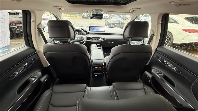 Used 2024 Genesis GV70 2.5T w/ Advanced Package image 37