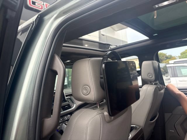 Used 2023 Chevrolet Tahoe Z71 w/ Luxury Package AWD/4WD image 11