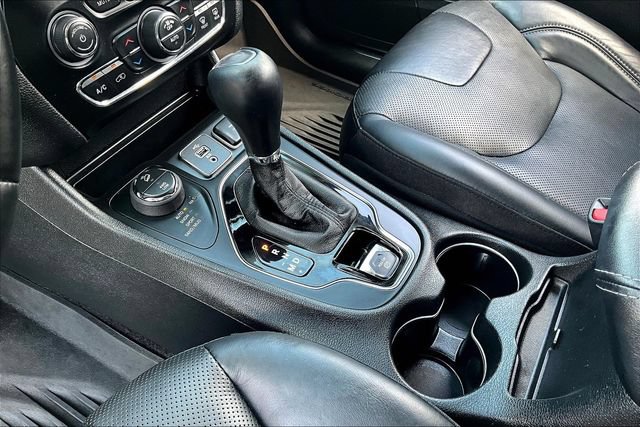 Used 2019 Jeep Cherokee Limited w/ Technology Group AWD/4WD image 18