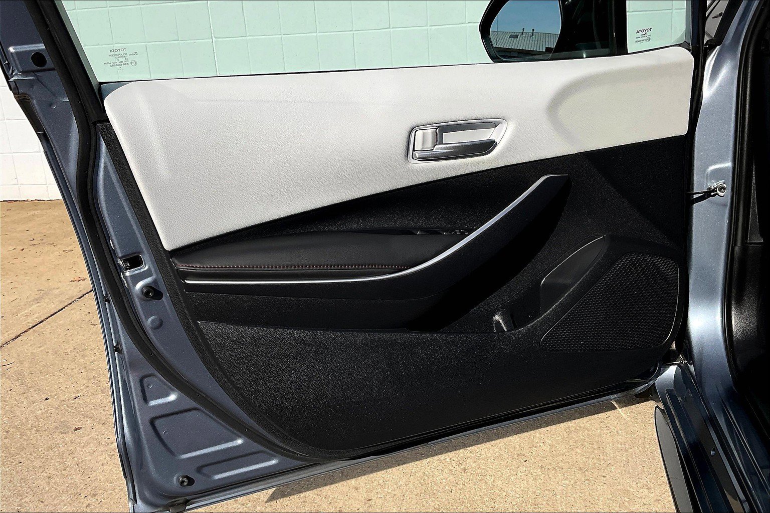 Used 2023 Toyota Corolla SE FWD image 27