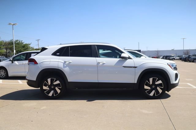 Used 2025 Volkswagen Atlas Cross Sport SE image 3