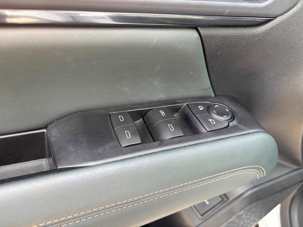 Used 2026 GMC Terrain AT4 w/ LPO, Floor Liner Package AWD/4WD image 11