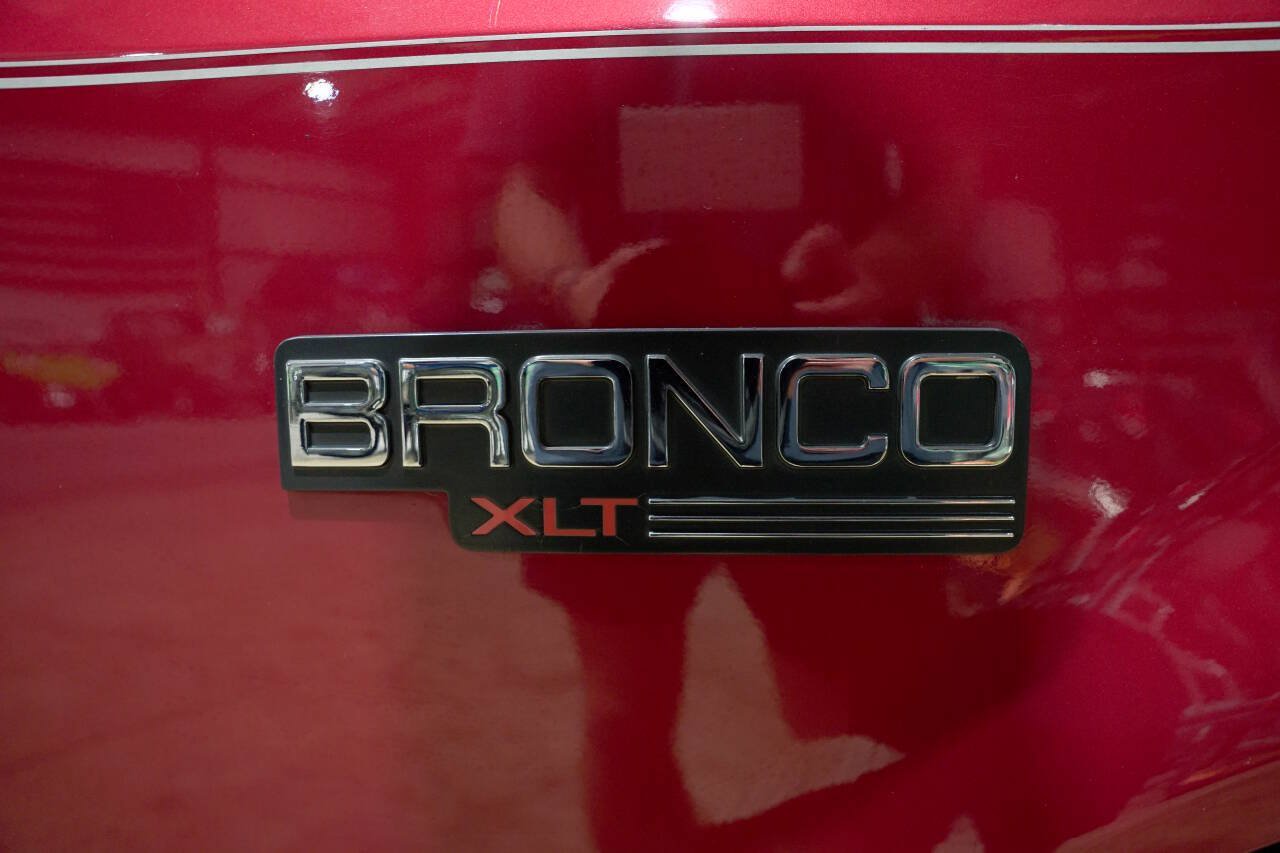 Used 1995 Ford Bronco XLT AWD/4WD image 25