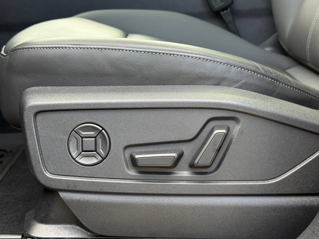 Used 2025 Audi Q5 Premium w/ Convenience Package AWD/4WD image 14