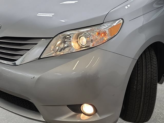Used 2015 Toyota Sienna XLE w/ XLE Navigation Package AWD/4WD image 31