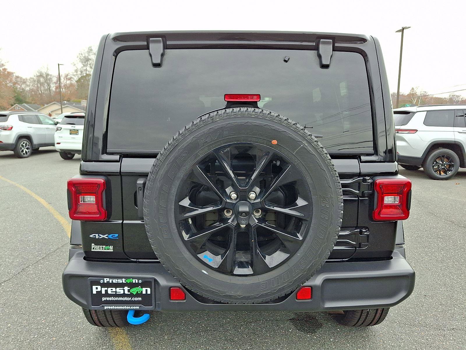 Used 2023 Jeep Wrangler Sahara w/ Cold Weather Group image 5