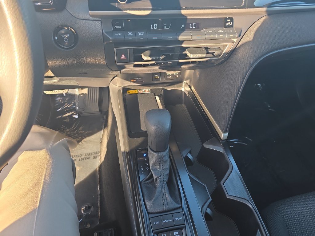 Used 2025 Toyota Camry LE FWD image 17