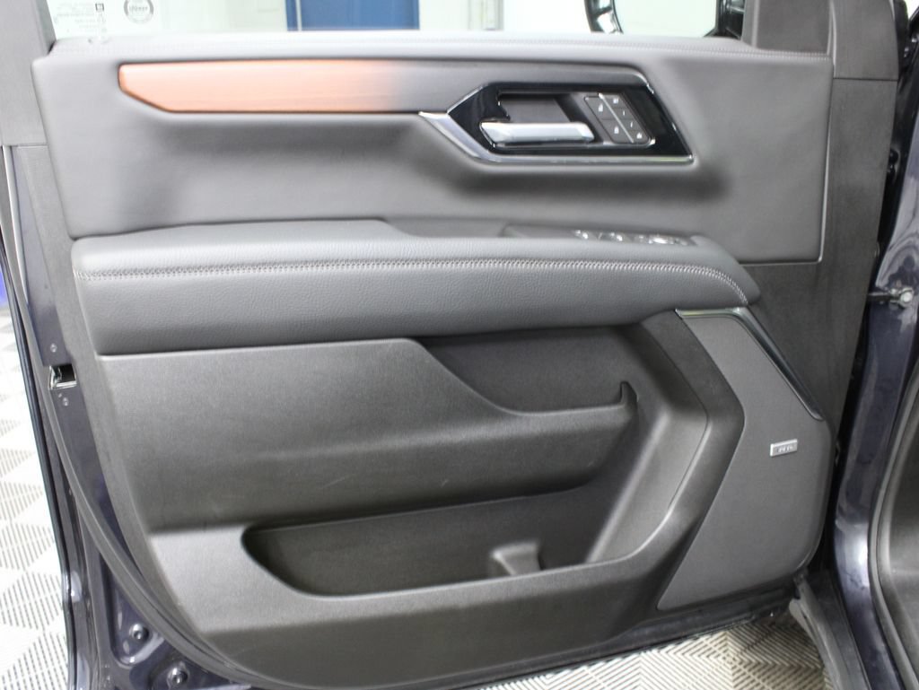 Used 2025 GMC Yukon XL Denali AWD/4WD image 71