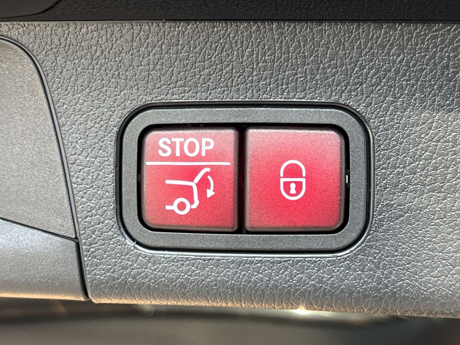 New 2026 Mercedes-Benz GLB 250 4MATIC image 25