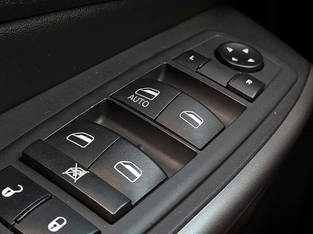 Used 2020 Jeep Cherokee Latitude FWD image 16