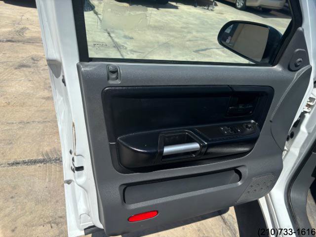 Used 2006 Mitsubishi Raider LS image 12