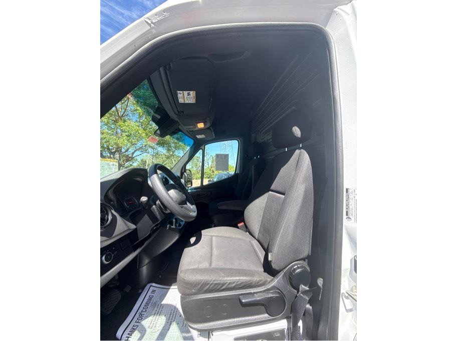 Used 2024 Mercedes-Benz Sprinter 2500 image 10