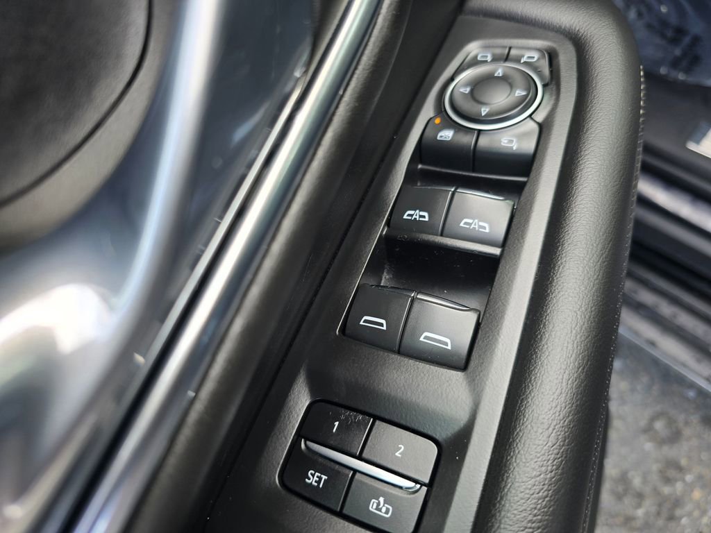 Used 2023 Chevrolet Suburban Premier AWD/4WD image 23