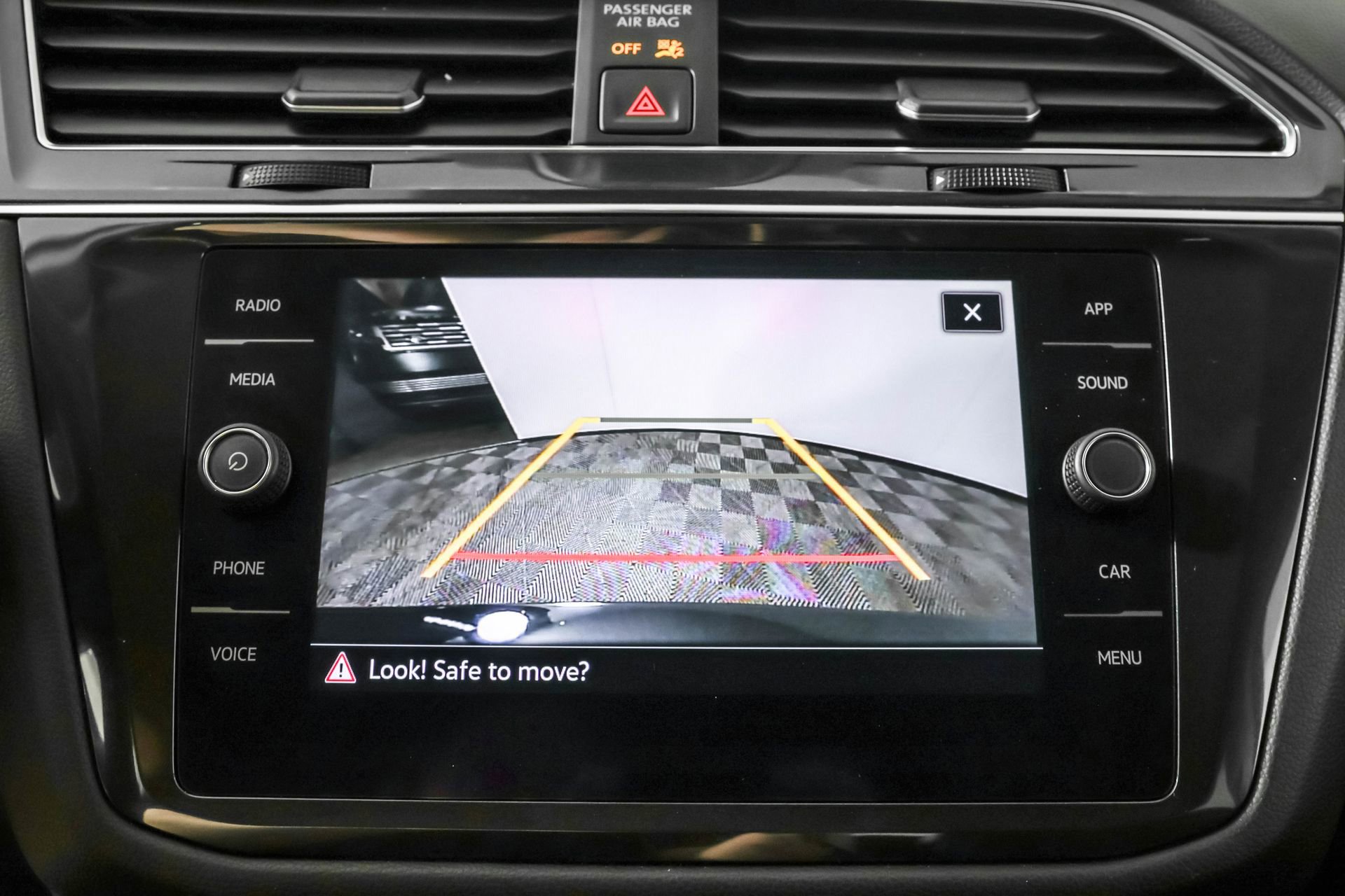 Used 2022 Volkswagen Tiguan SE image 8