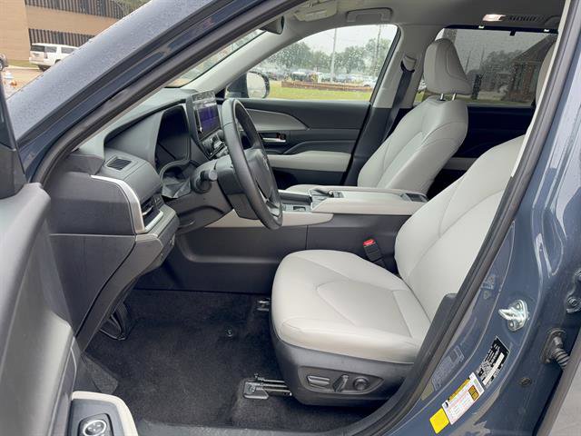Used 2025 Toyota Grand Highlander XLE image 8