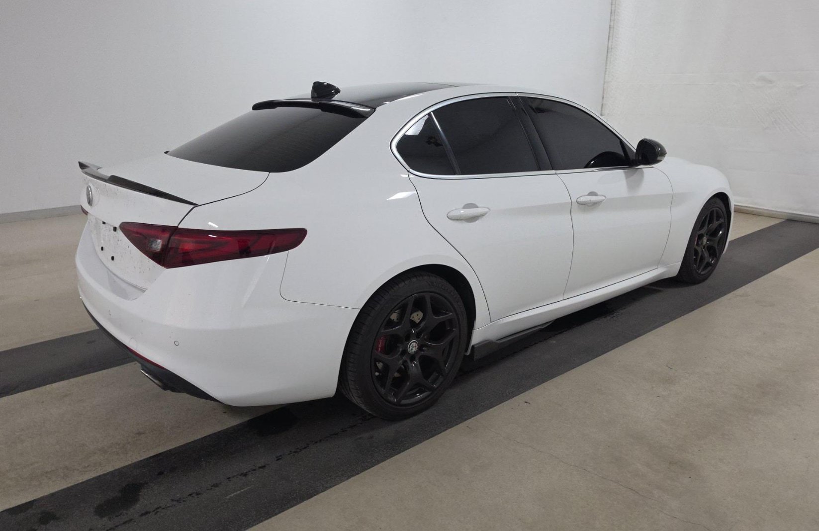 Used 2019 Alfa Romeo Giulia RWD image 3