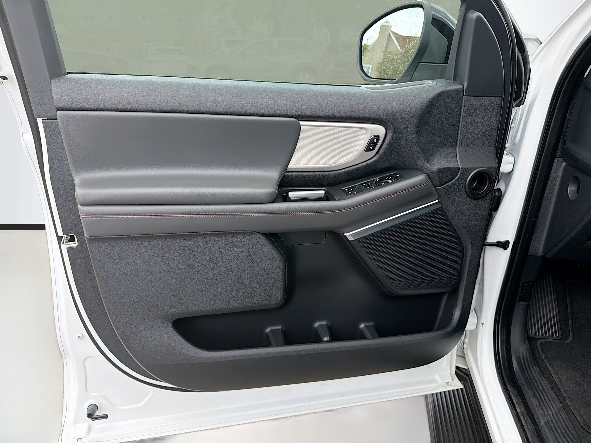 Used 2025 Ford Expedition Active image 24