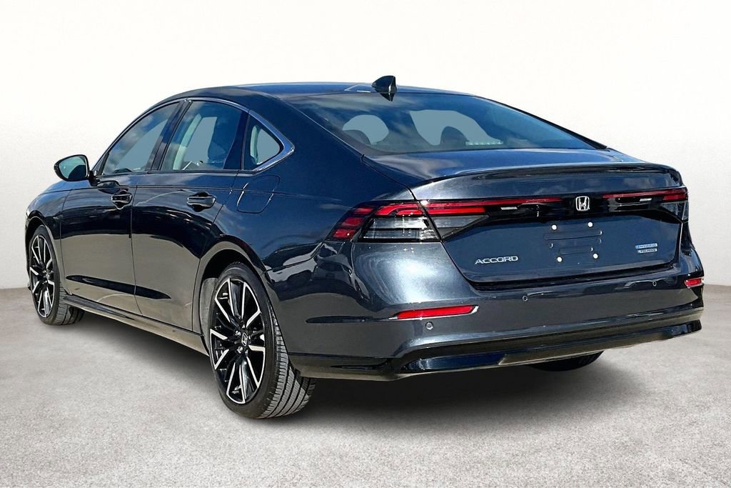 Used 2023 Honda Accord Touring image 2
