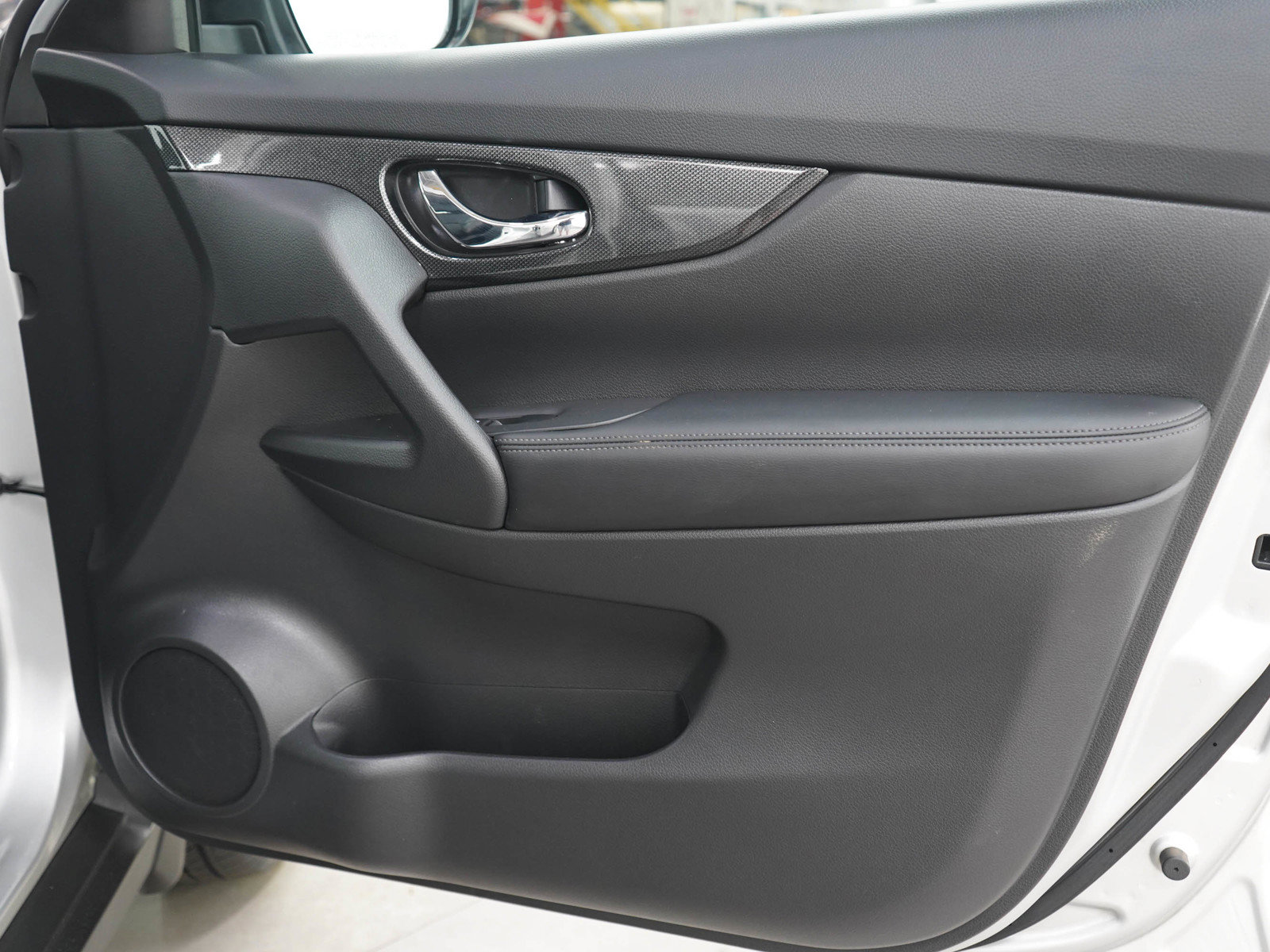 Used 2016 Nissan Rogue SL AWD/4WD image 9