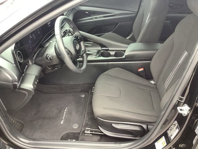 Used 2025 Hyundai Elantra SEL image 9