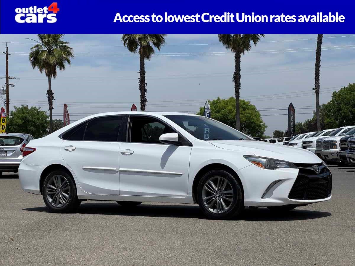 Used 2017 Toyota Camry SE w/ Moonroof Package