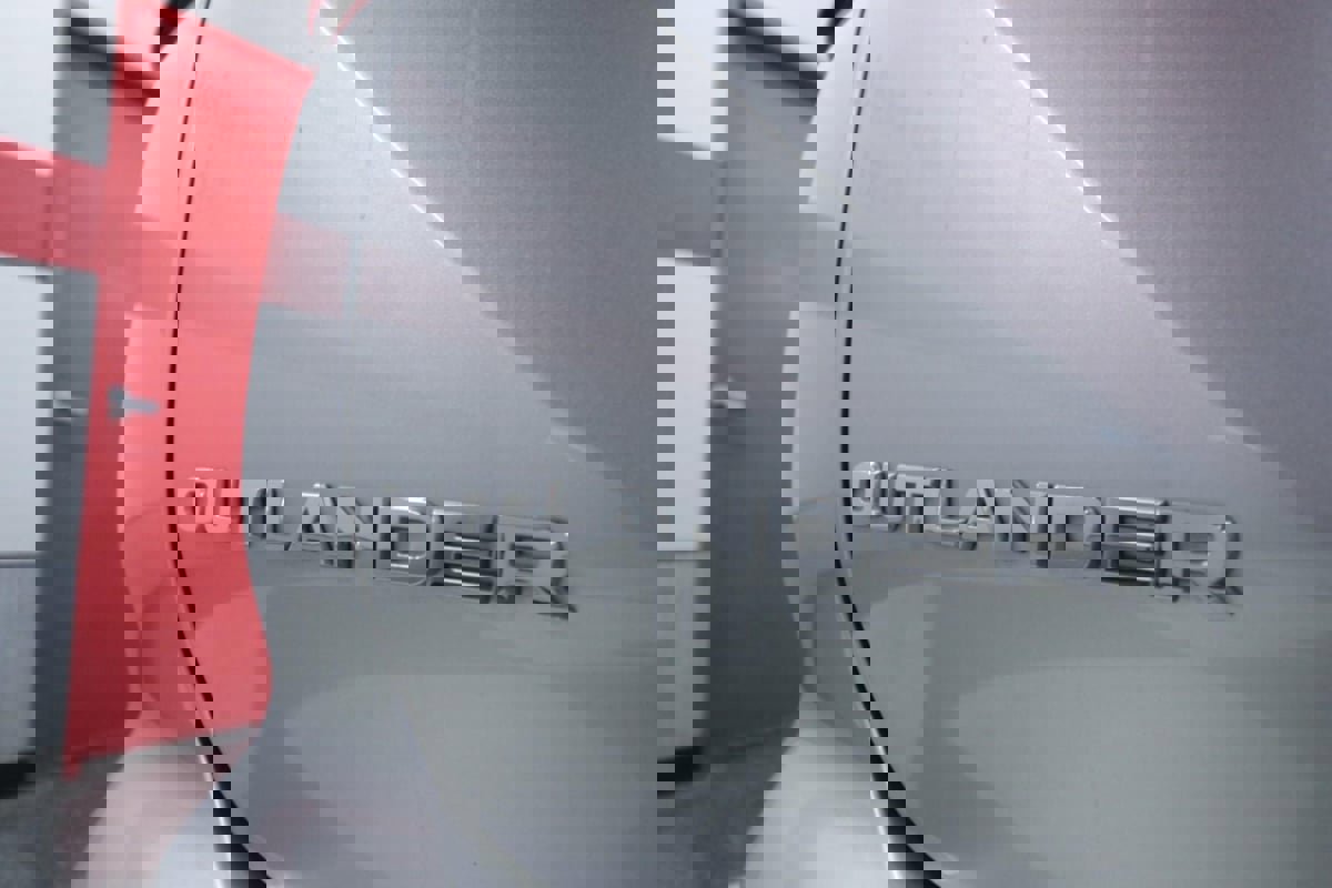 Used 2024 Mitsubishi Outlander SE image 29