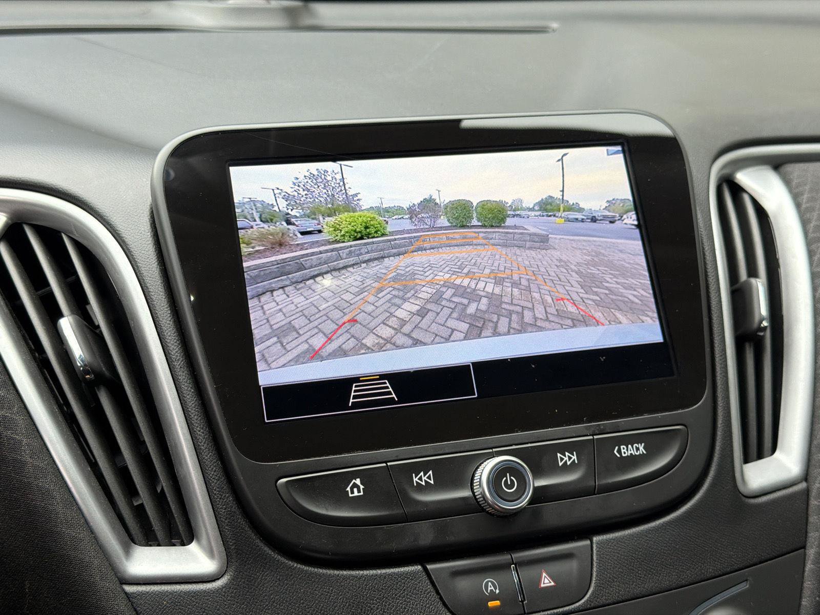 Used 2025 Chevrolet Malibu LS FWD image 24