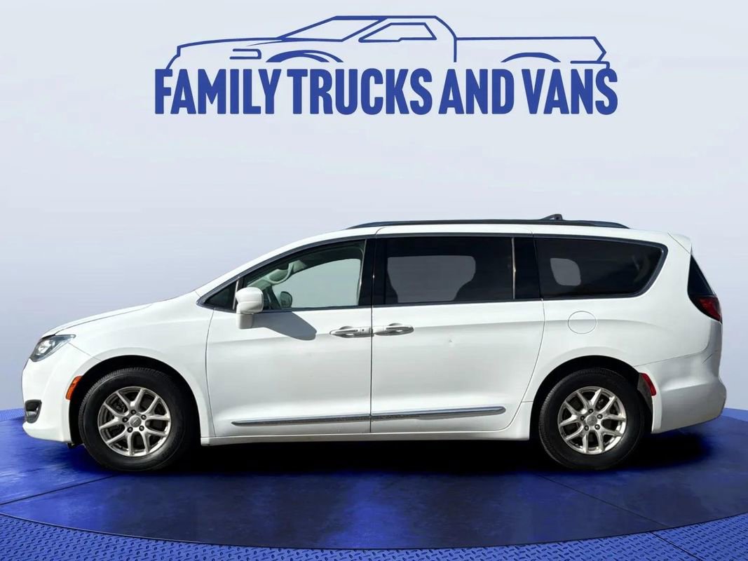 Used 2020 Chrysler Pacifica Touring-L image 2