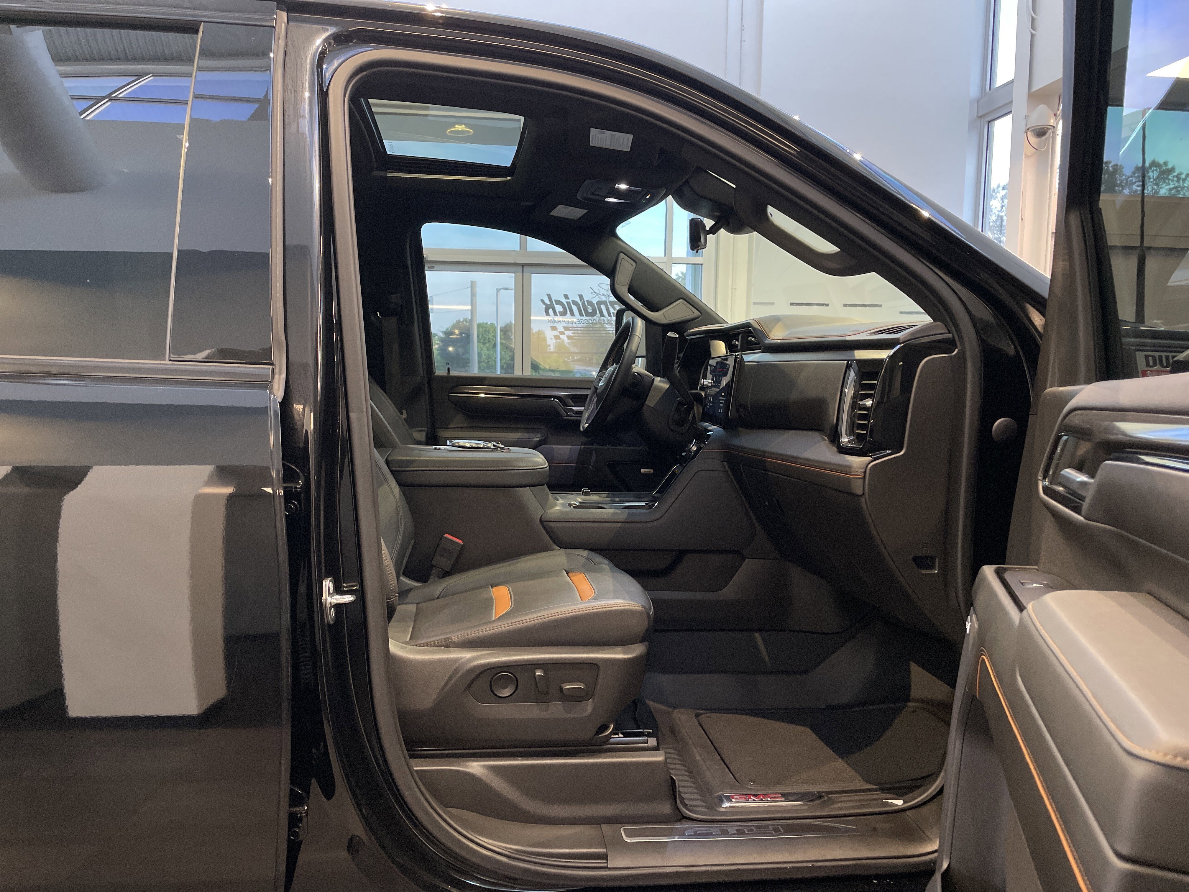 Used 2024 GMC Sierra 2500 AT4 w/ AT4 Premium Plus Package AWD/4WD image 43