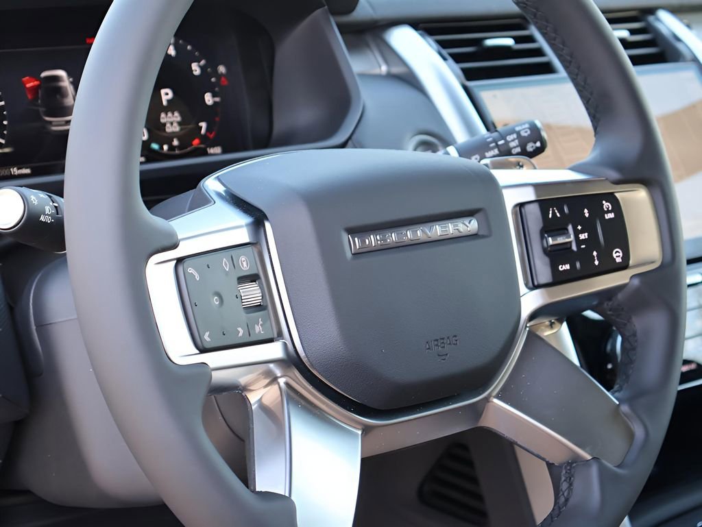 New 2026 Land Rover Discovery Limited Edition image 19