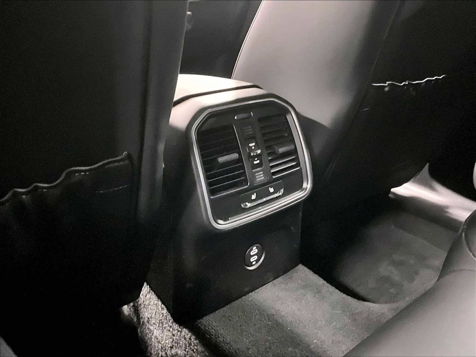 Used 2025 Porsche Macan image 26