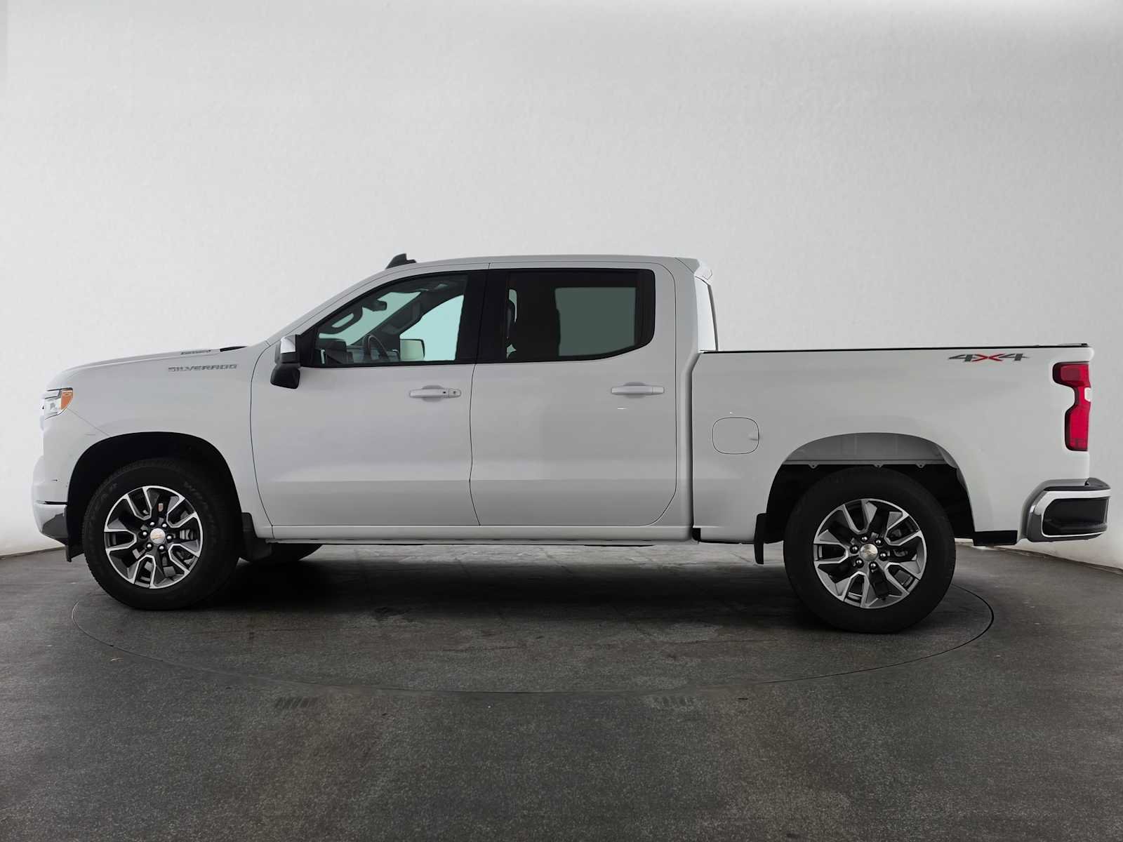 Used 2024 Chevrolet Silverado 1500 LT AWD/4WD image 6