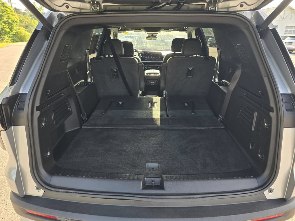 Used 2026 Chevrolet Traverse LT FWD image 26