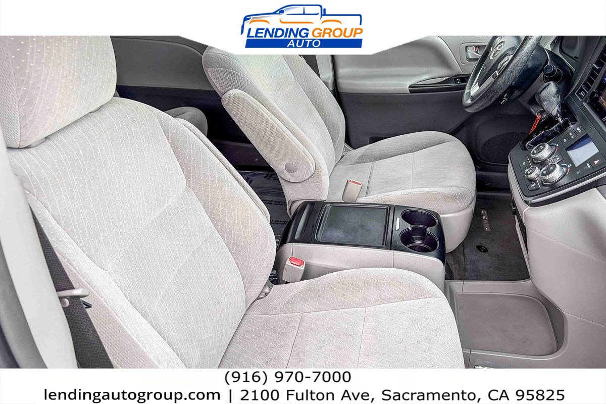 Used 2017 Toyota Sienna LE image 14