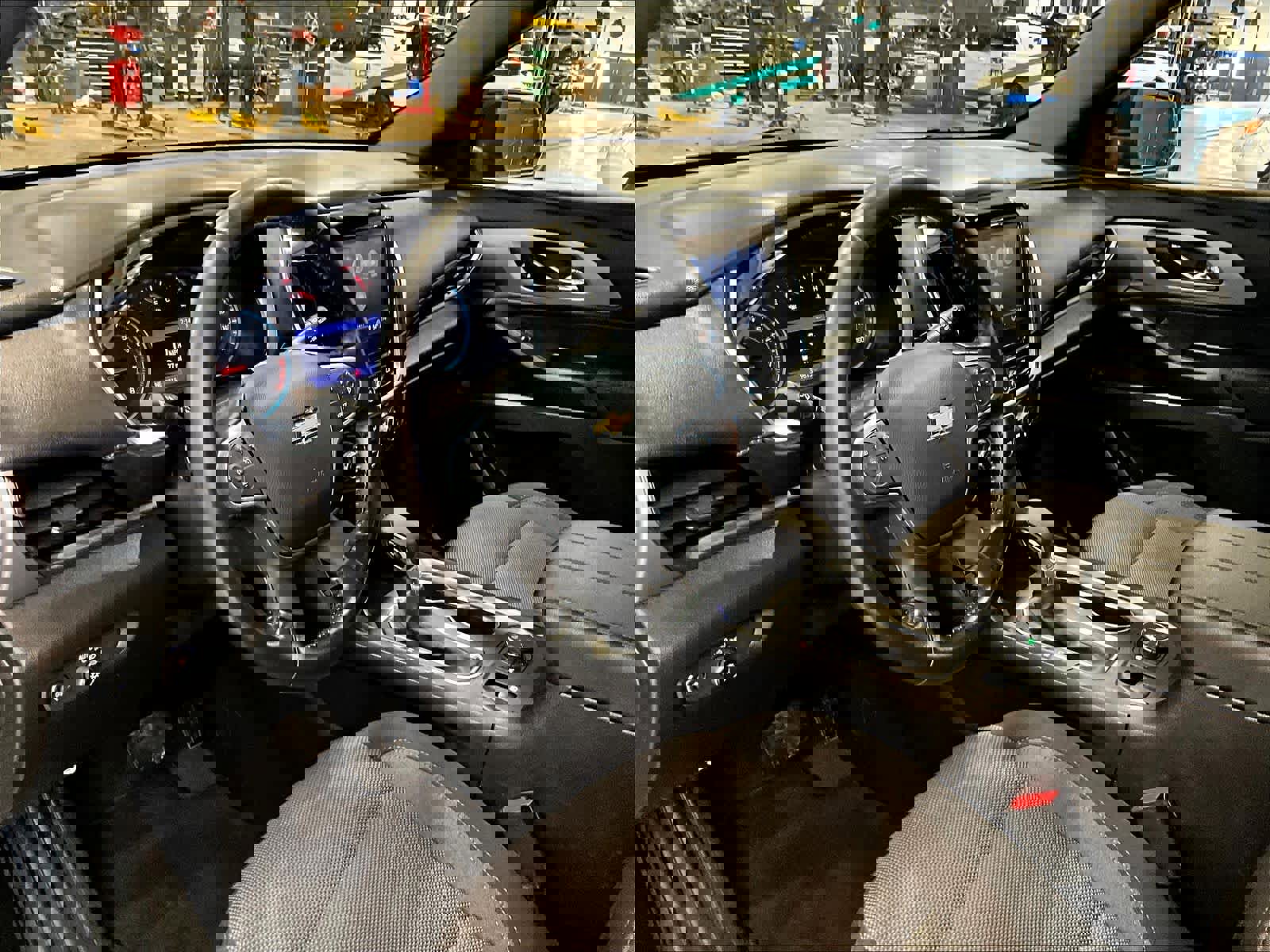 Used 2022 Chevrolet Traverse LT image 8