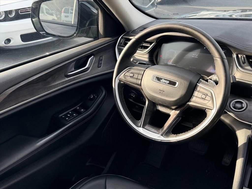 Used 2023 Jeep Grand Cherokee Limited image 11