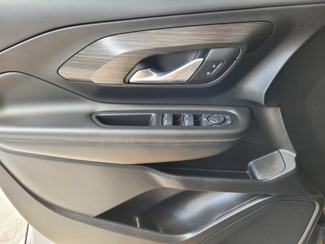Used 2024 GMC Terrain SLE FWD image 18