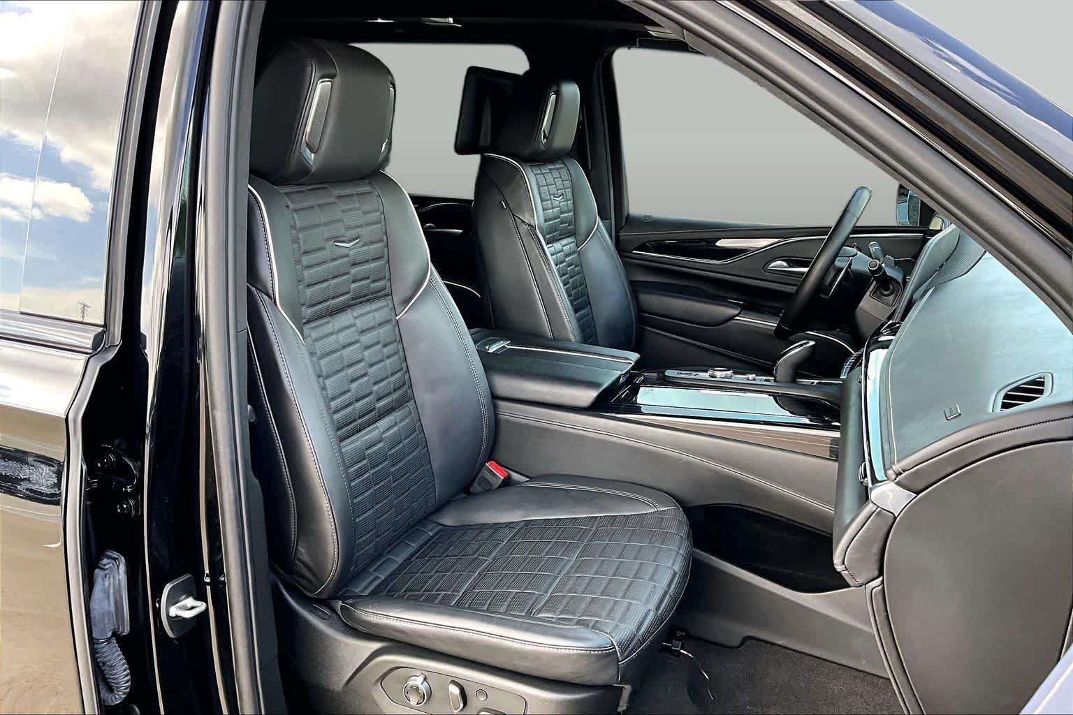 Used 2024 Cadillac Escalade ESV V w/ LPO, ONYX Package AWD/4WD image 8