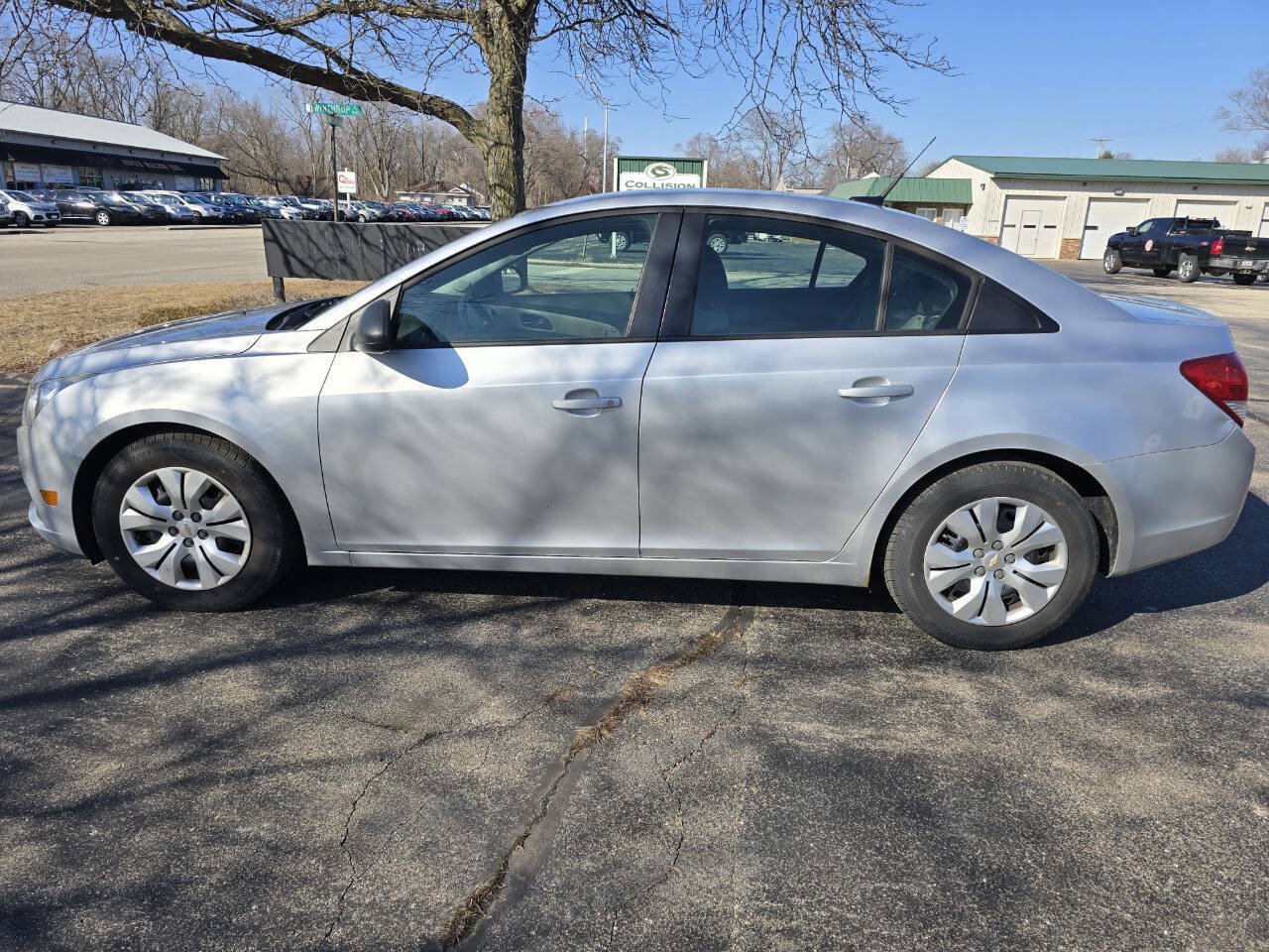 Used 2013 Chevrolet Cruze LS FWD image 4