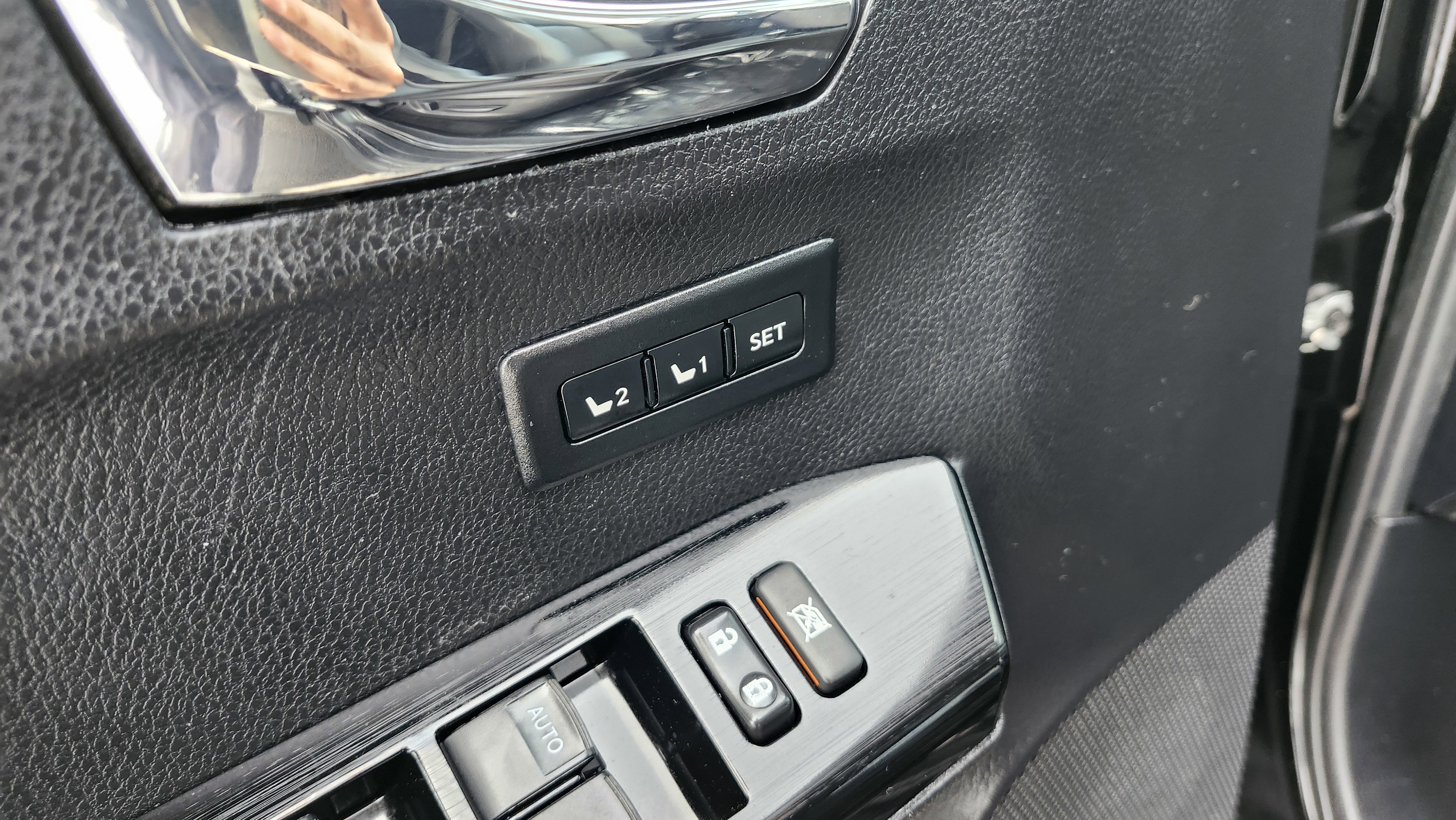 Used 2016 Toyota RAV4 Limited w/ Advanced Technology Package image 27