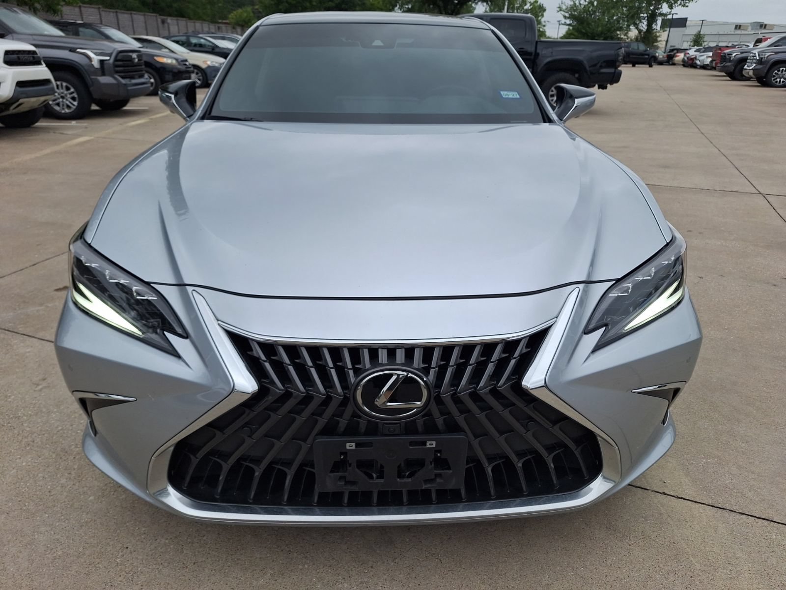 Used 2025 Lexus ES 350 Ultra Luxury FWD image 9