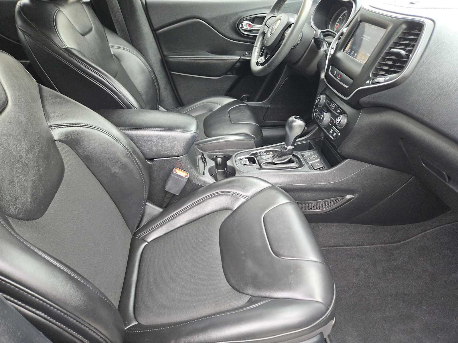 Used 2020 Jeep Cherokee Latitude Plus image 13