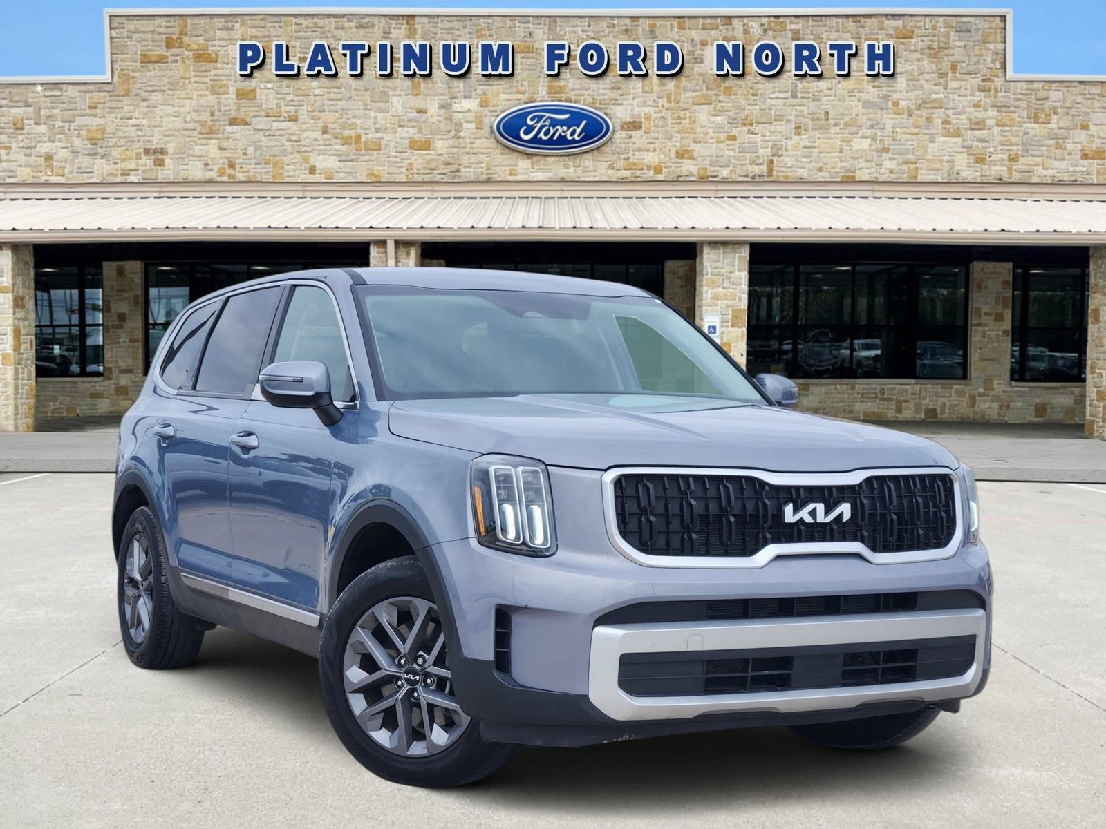 Used 2024 Kia Telluride LX FWD image 1