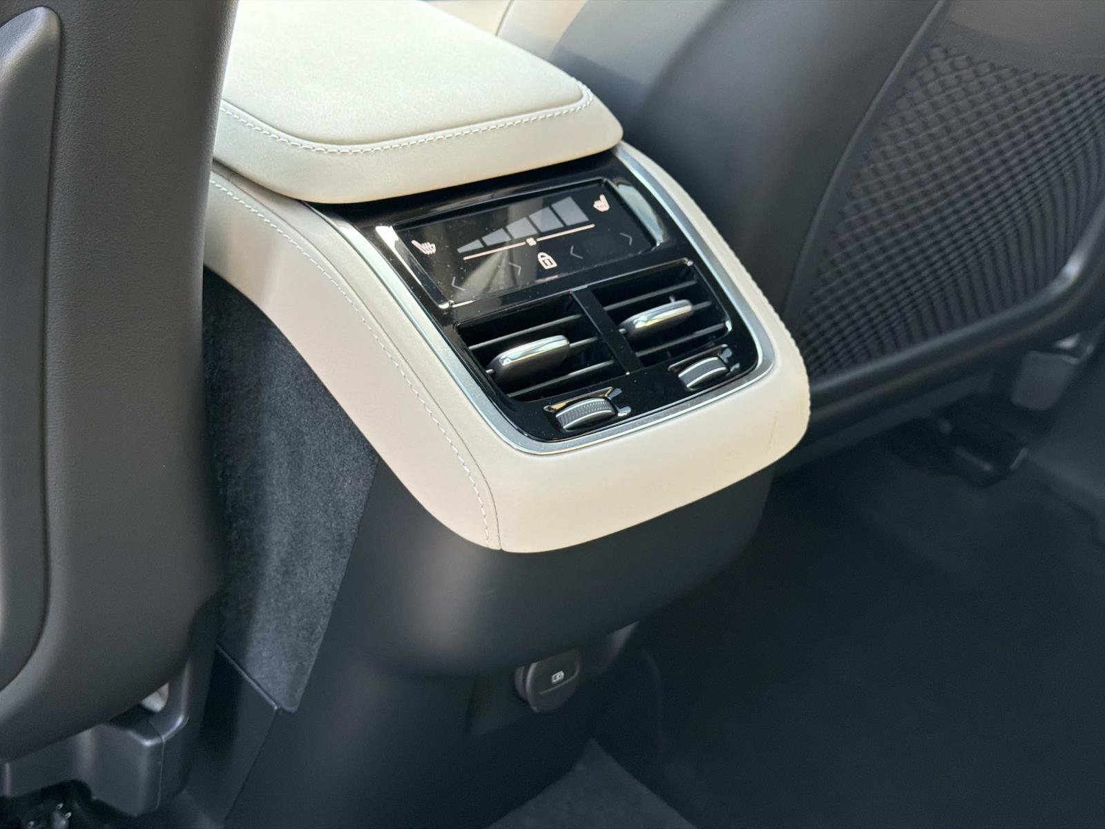 Used 2026 Volvo XC90 B6 Plus w/ Protection Package Premier AWD/4WD image 22