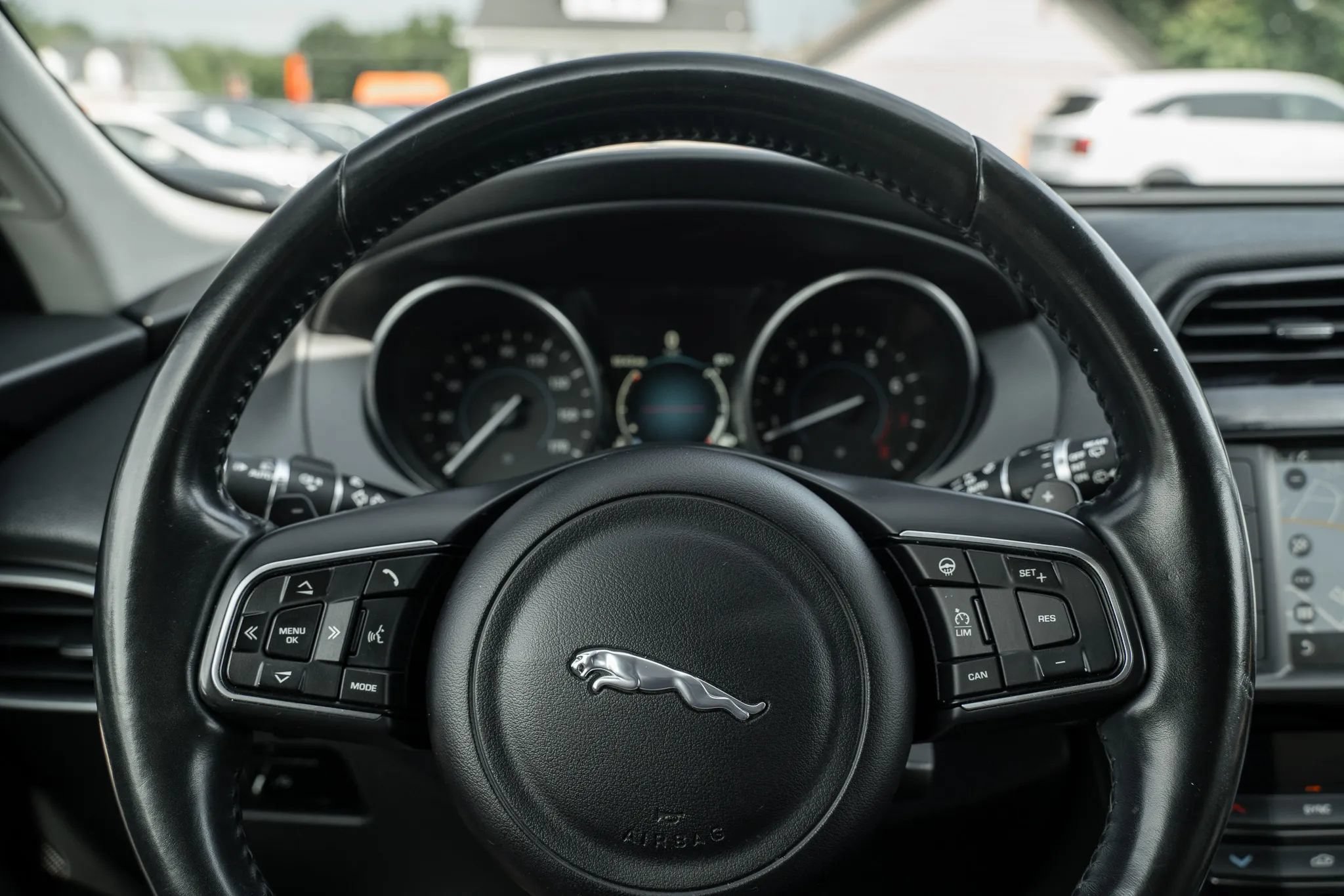 Used 2017 Jaguar F-PACE Premium AWD/4WD image 22