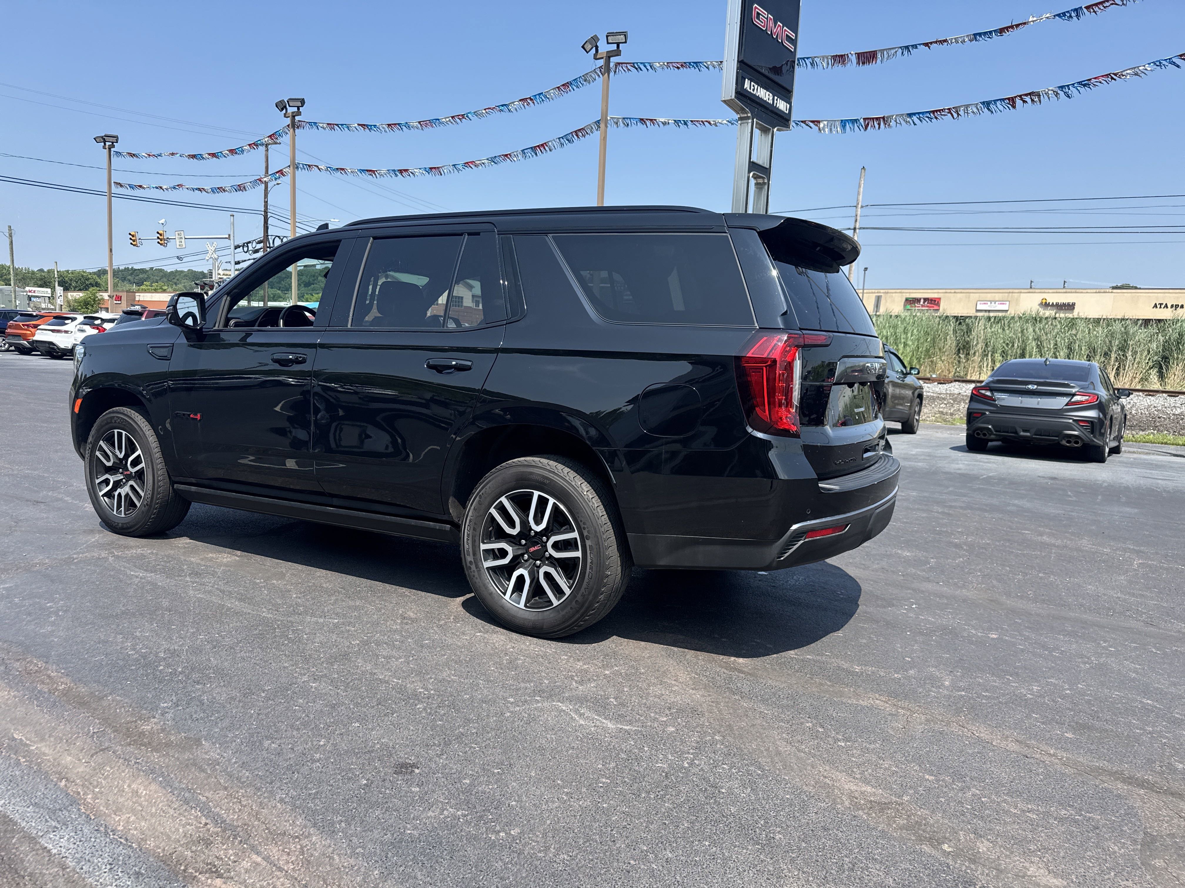 Used 2023 GMC Yukon AT4 w/ AT4 Premium Package image 6