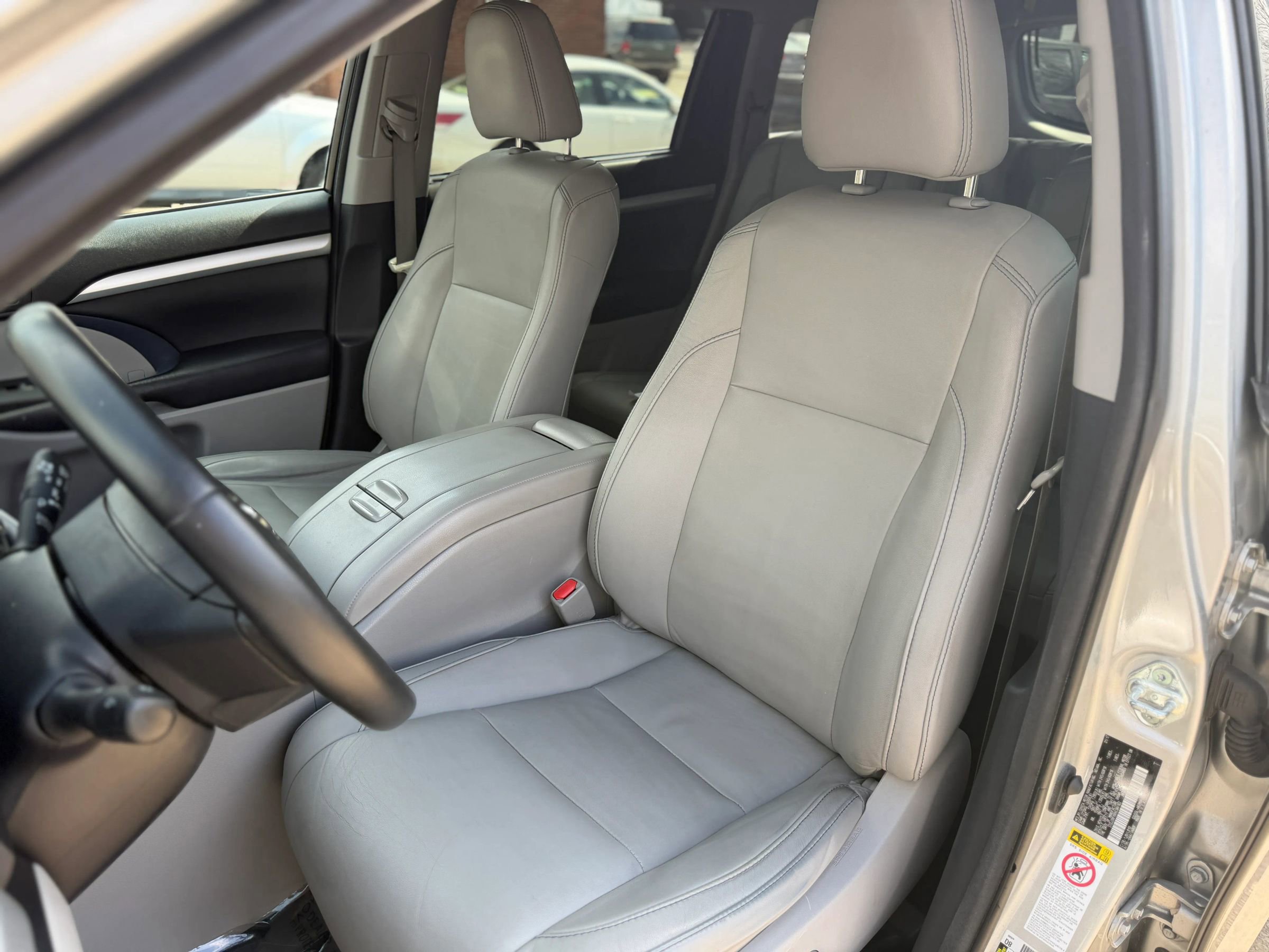 Used 2017 Toyota Highlander XLE image 18